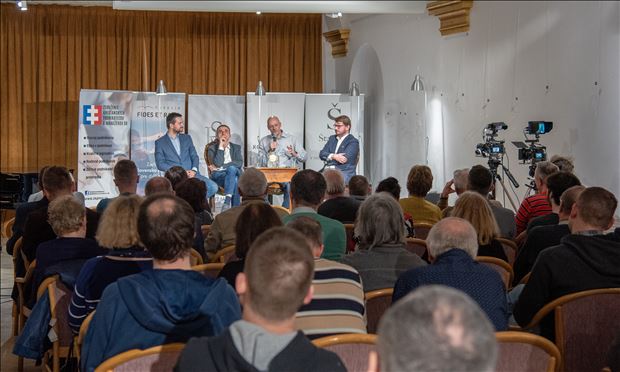 Konzervatívne fórum: Hrádza proti progresivizmu na Slovensku a smršť zmien spoza Atlantiku