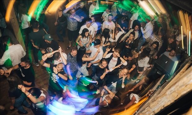 NIGHT VIBES – DJ FRANCESCO