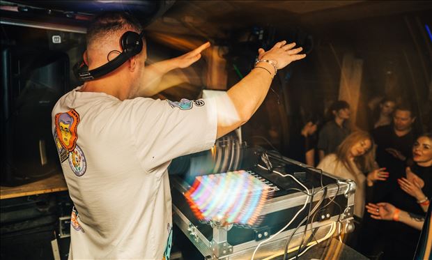 GOOD VIBES – DJ TWISTER