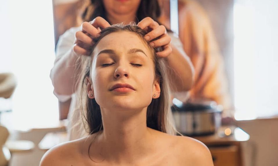 Indická masáž hlavy (30 min)