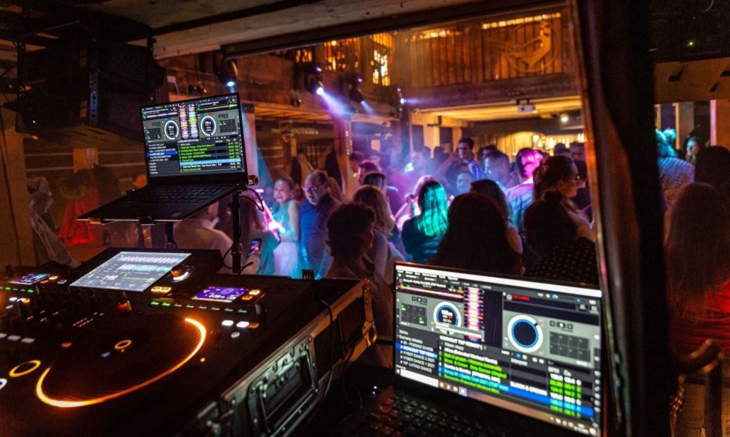 CLUBBING AFRO VIBES – DJ VIRUS
