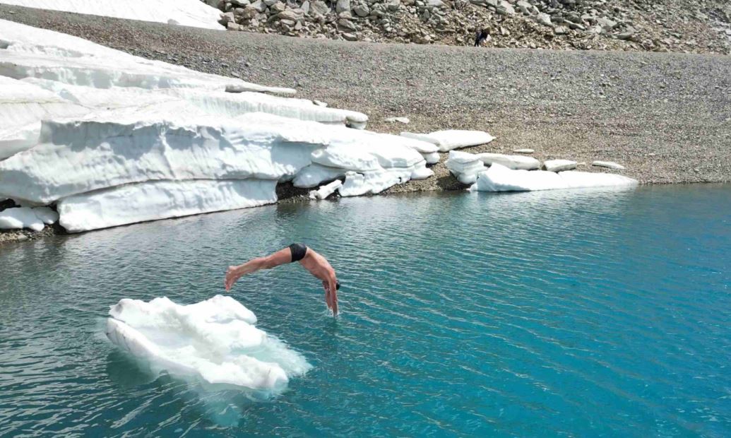 ICE BATHING AT THE MÖLLTAL GLACIER