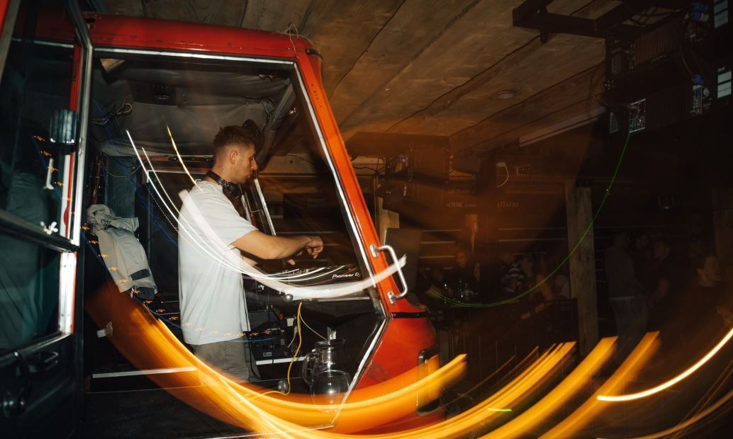 MAXIMUM PARTY – DJ TWISTER