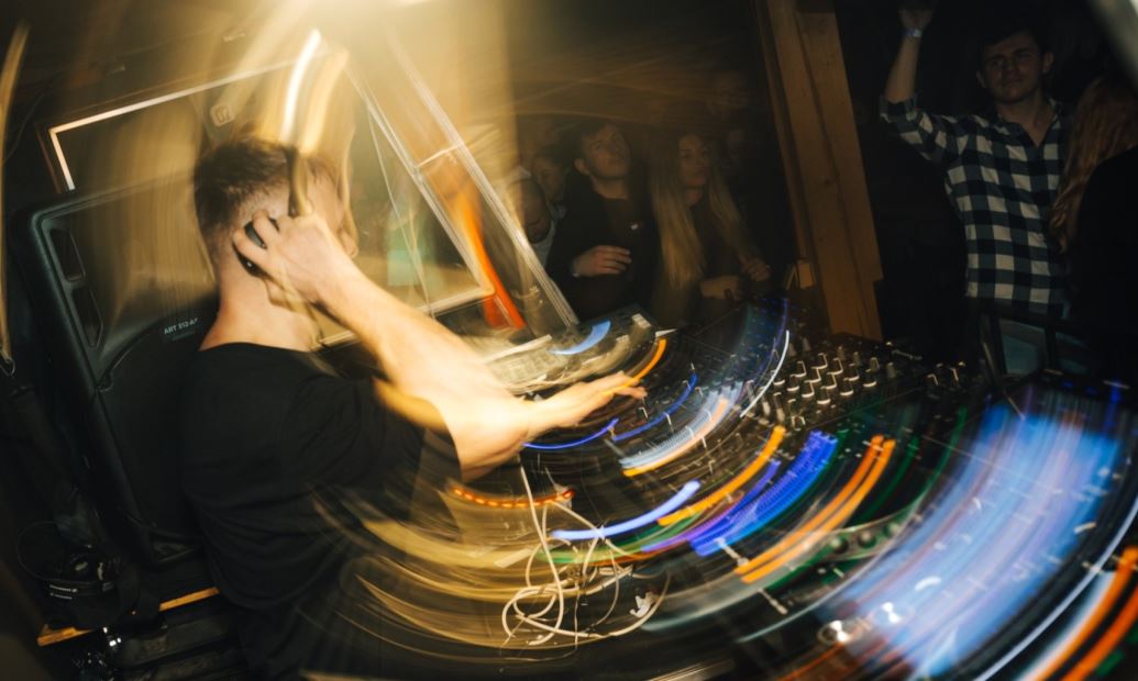 FEEL THE RHYTHM – DJ FRANCESCO