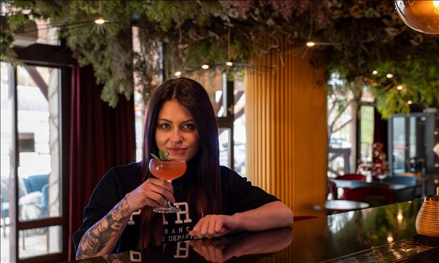 Sunset lounge v Pošta Bare