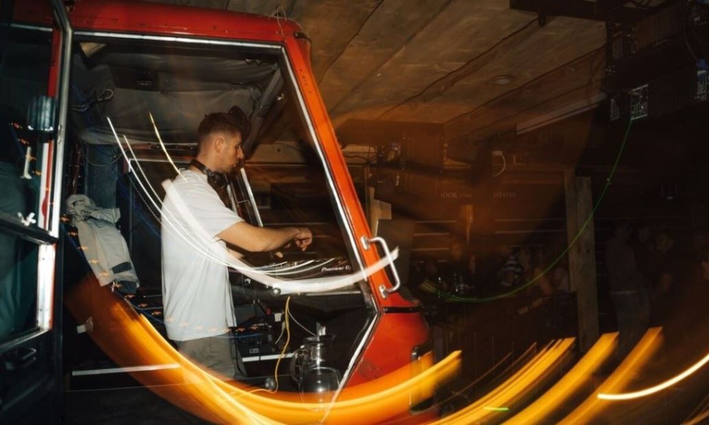 CLUBBING AFRO VIBES – DJ VIRUS
